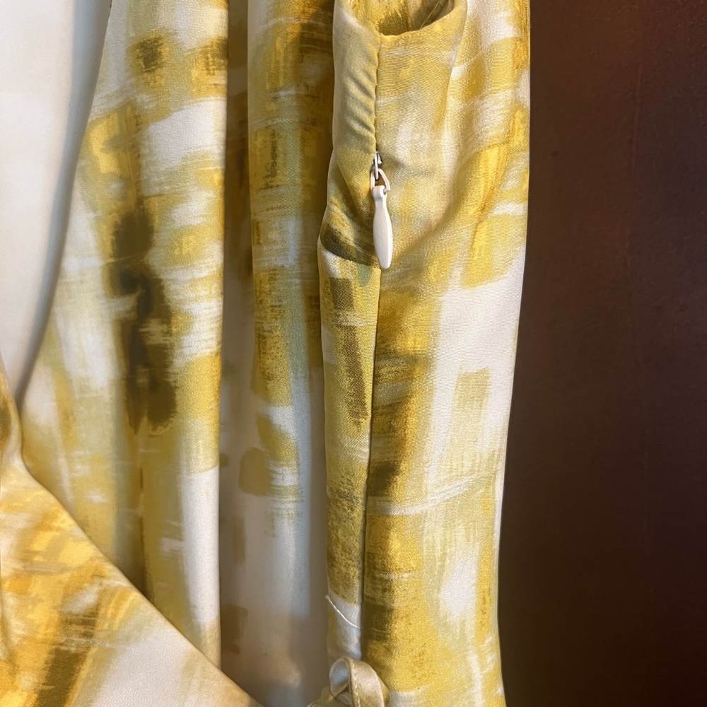 Kenneth Cole wrap styled beautiful dress with side zipper. - Picture 5 of 6